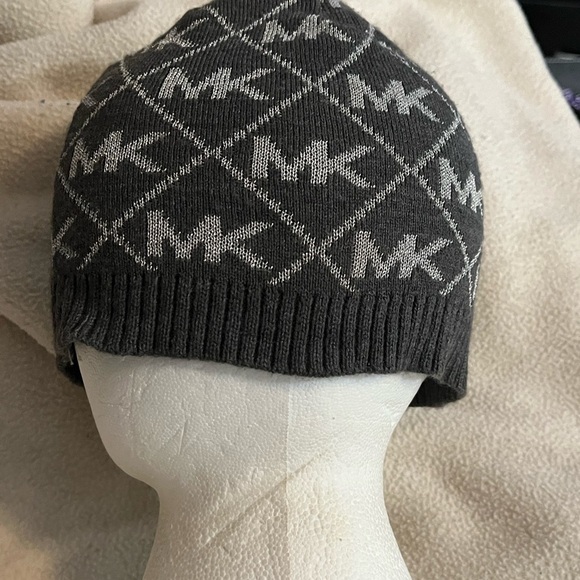 Michael Kors Metallic Blend Winter Beanie Hat - Picture 3 of 6